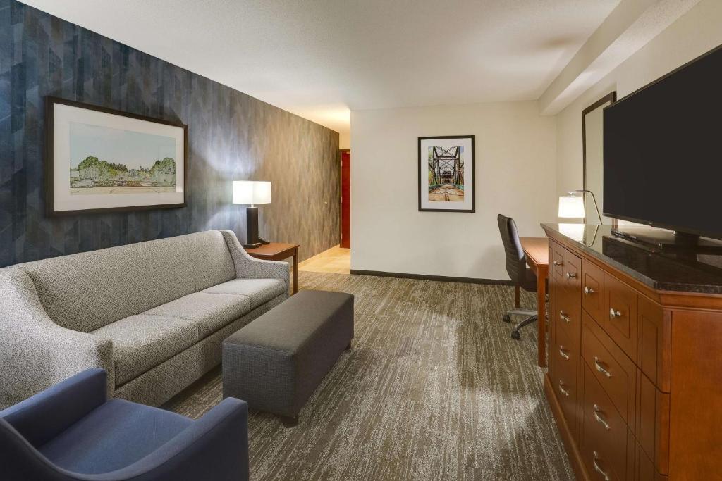 Drury Inn & Suites St. Louis St. Peters - Suite King Avec Canapé-lit - Plancher Haut