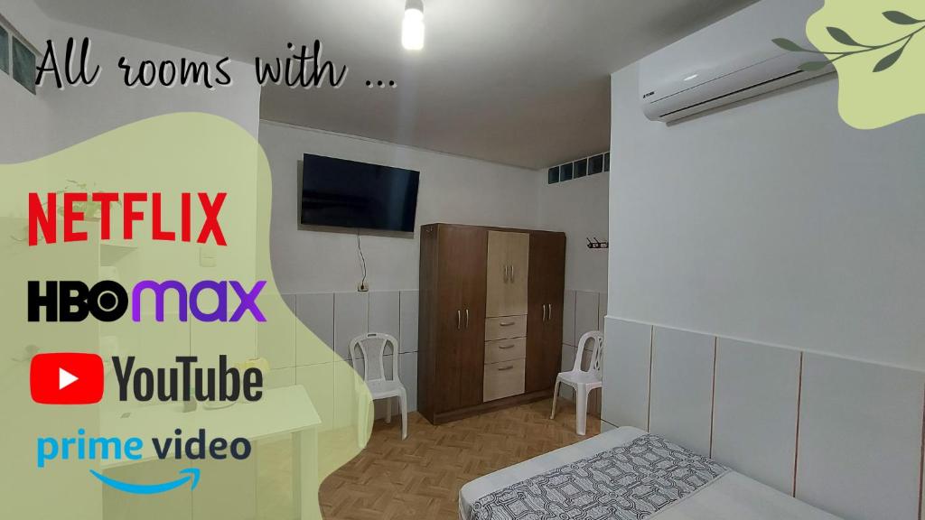 TV a/nebo společenská místnost v ubytování Amazon House Hostel