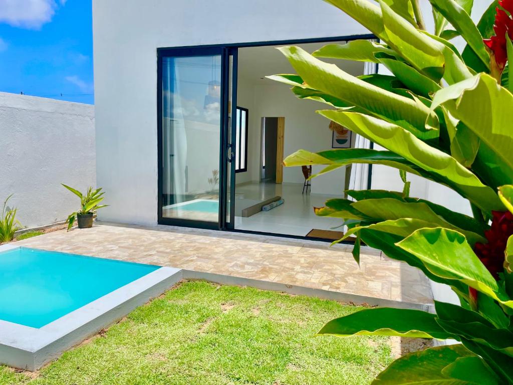 a villa with a swimming pool and a house at Vila Ser tão zen in Tibau do Sul