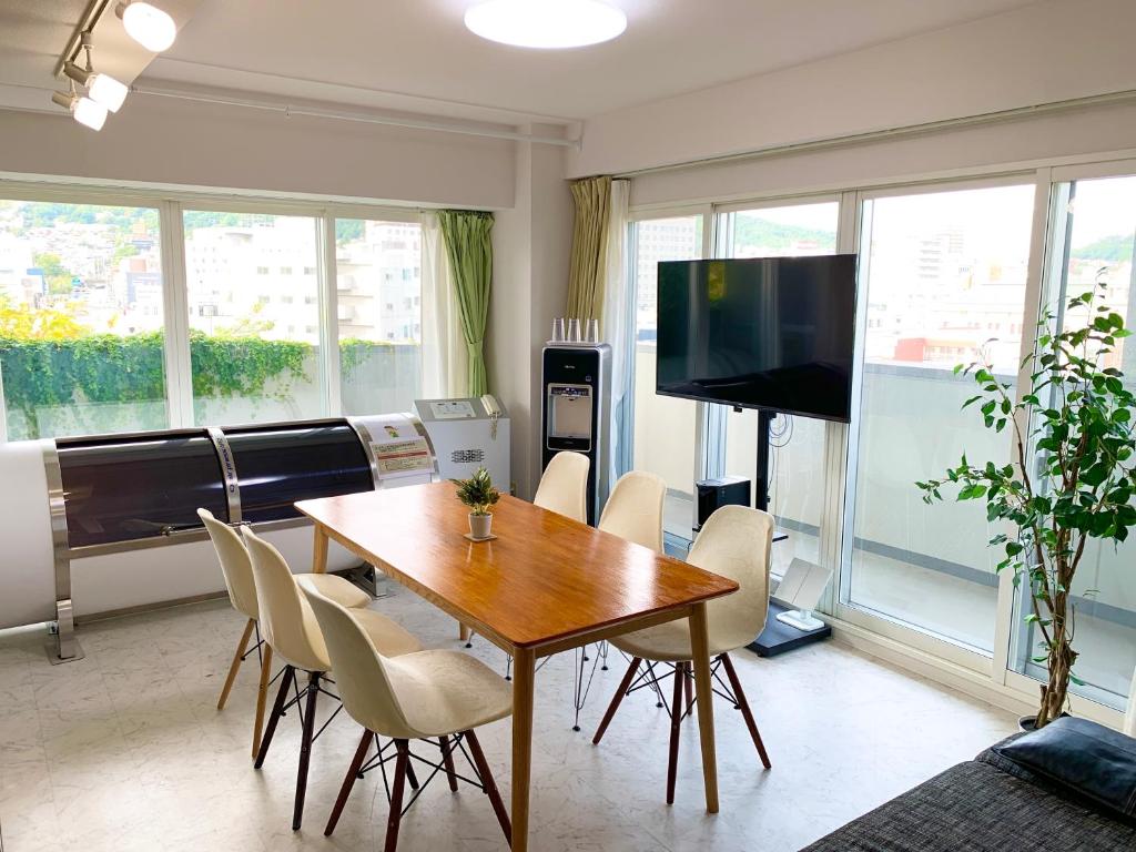 TV a/nebo společenská místnost v ubytování O2 capsule house OTARU