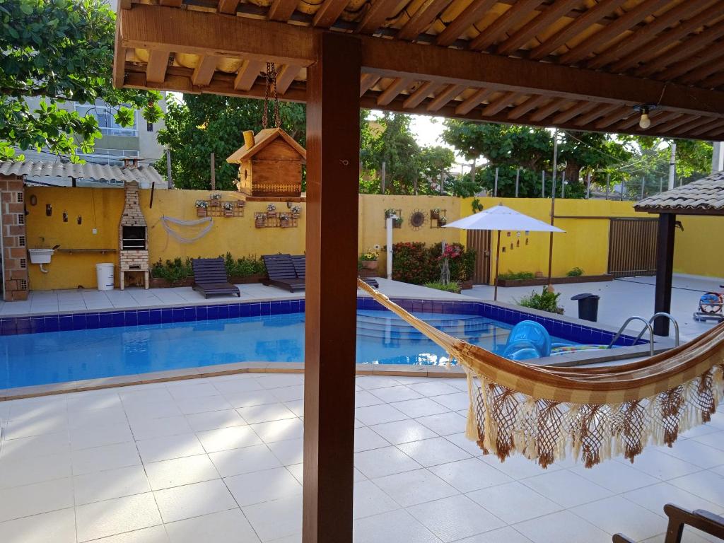A piscina localizada em Casa Praia do Flamengo com Piscina, 4 Quartos sendo 3 Suítes, 40m da Praia ou nos arredores