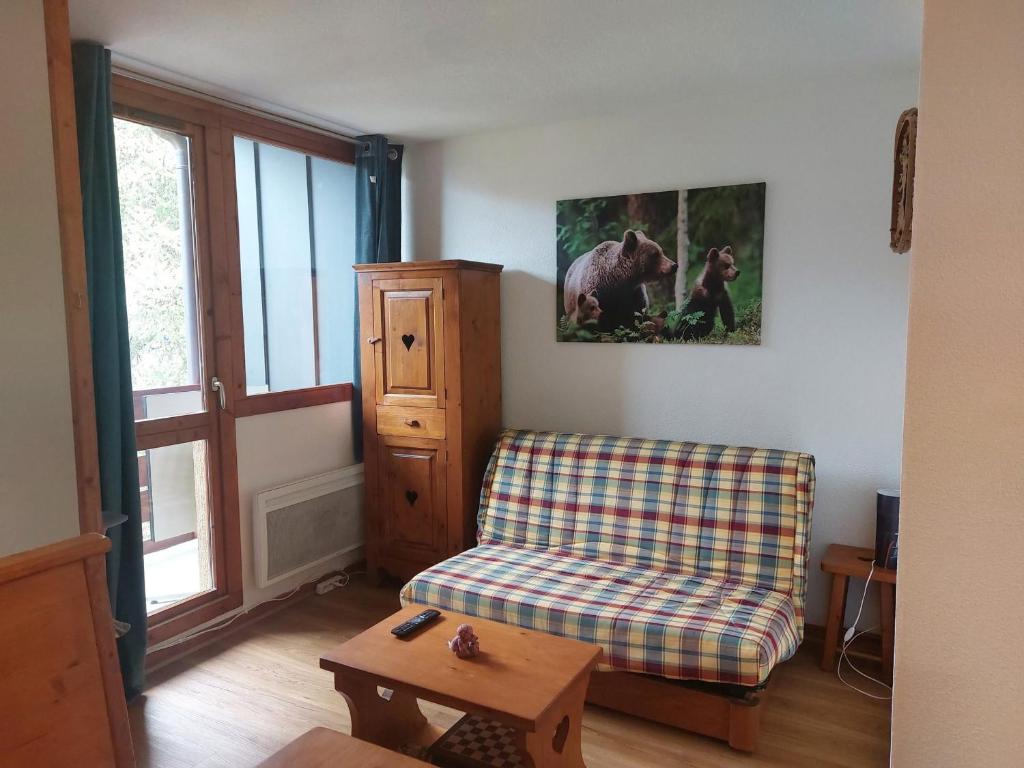 a living room with a couch and a table at Appartement Peisey-Vallandry, 1 pièce, 4 personnes - FR-1-411-907 in Landry