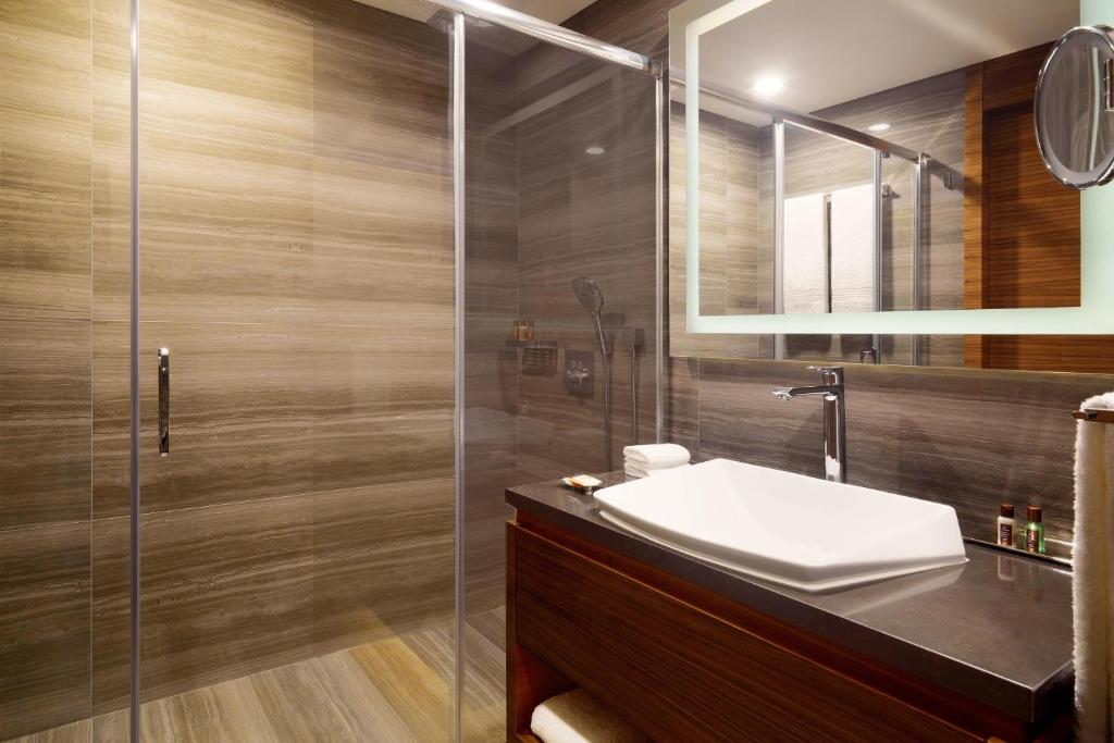 Koupelna v ubytování Sheraton Grand Samsun Hotel