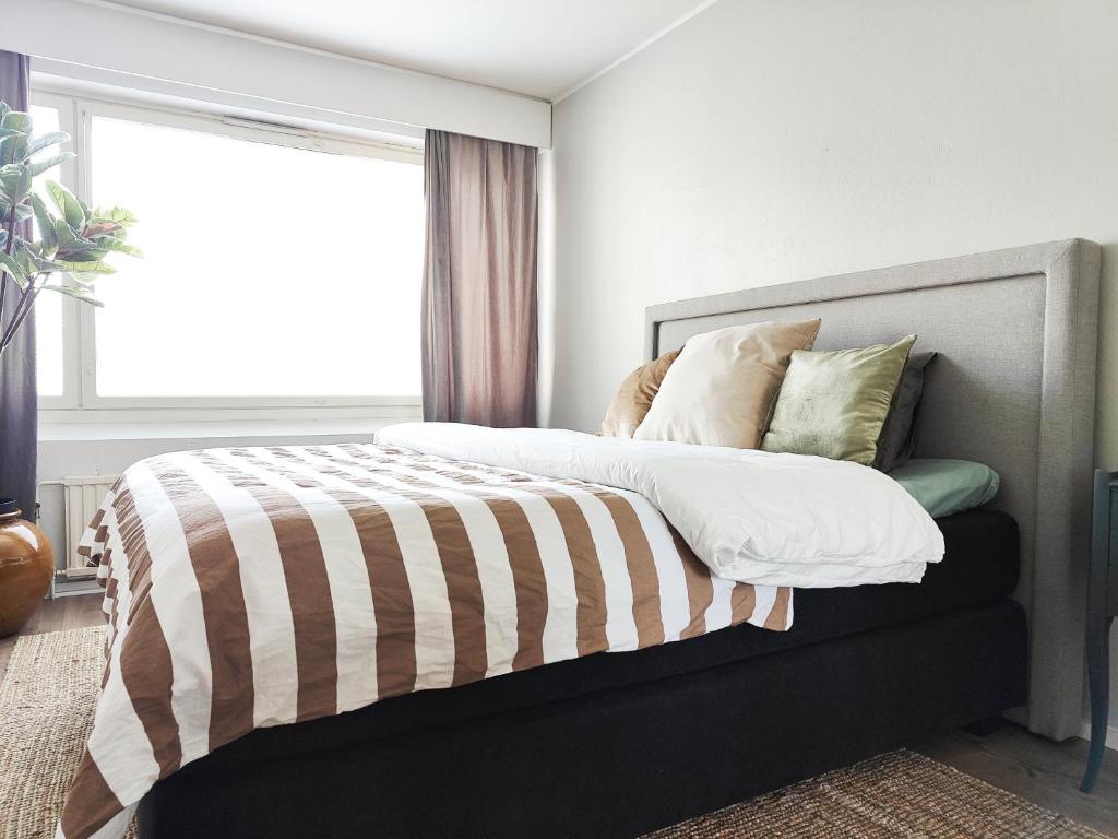Postel nebo postele na pokoji v ubytování Modern City Home with Balcony, Best Location