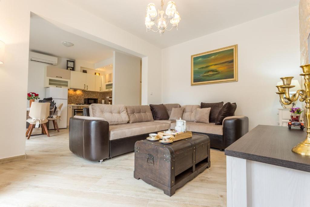 Posezení v ubytování Villa Capitis in the center- Luxury apartment with swimming pool