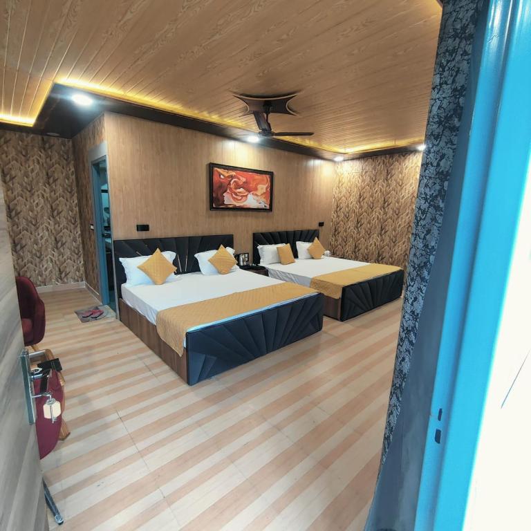 Postel nebo postele na pokoji v ubytování Hotel Pearl Residency