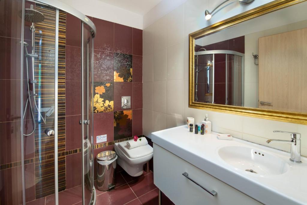 Koupelna v ubytování Red Rose Artistsvillas