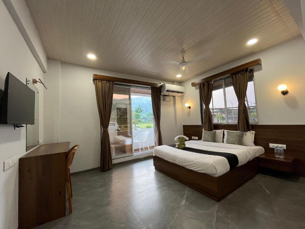 HillRock Resort & Villas, Neral-Karjat - Superior Double Room