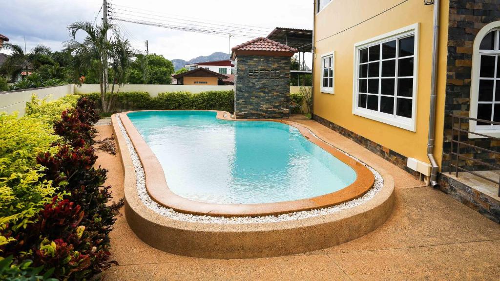 Bazén v ubytování พูลวิลล่าชะอำ Amazia Pool Villa nebo v jeho okolí