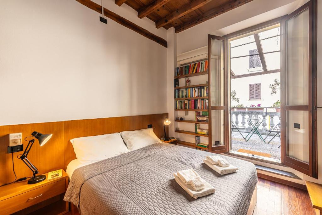 a bedroom with a bed with two towels on it at Duomo-Porta Romana "Casa del Pittore" in Milan