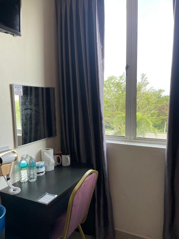 TV a/nebo společenská místnost v ubytování Intanova Hotel