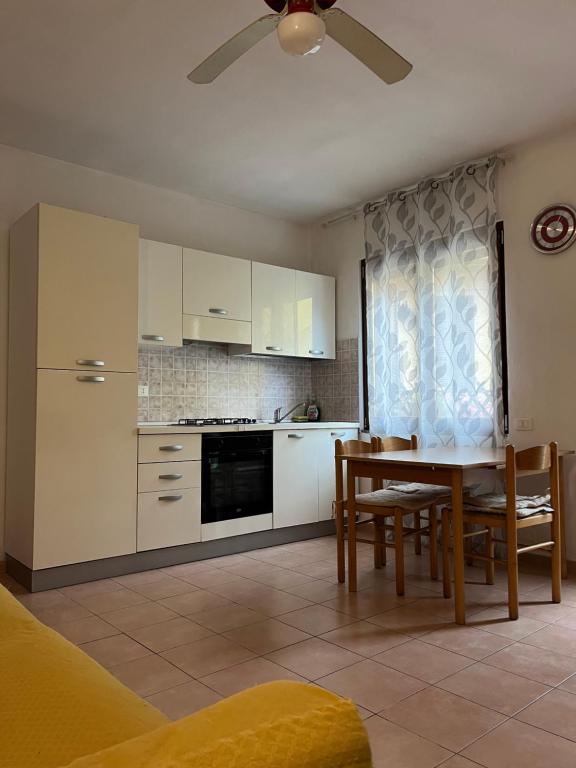 A kitchen or kitchenette at Casa Sole