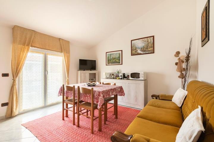 a living room with a table and a couch at Casa Vacanze Nuraghe Talia in Olmedo