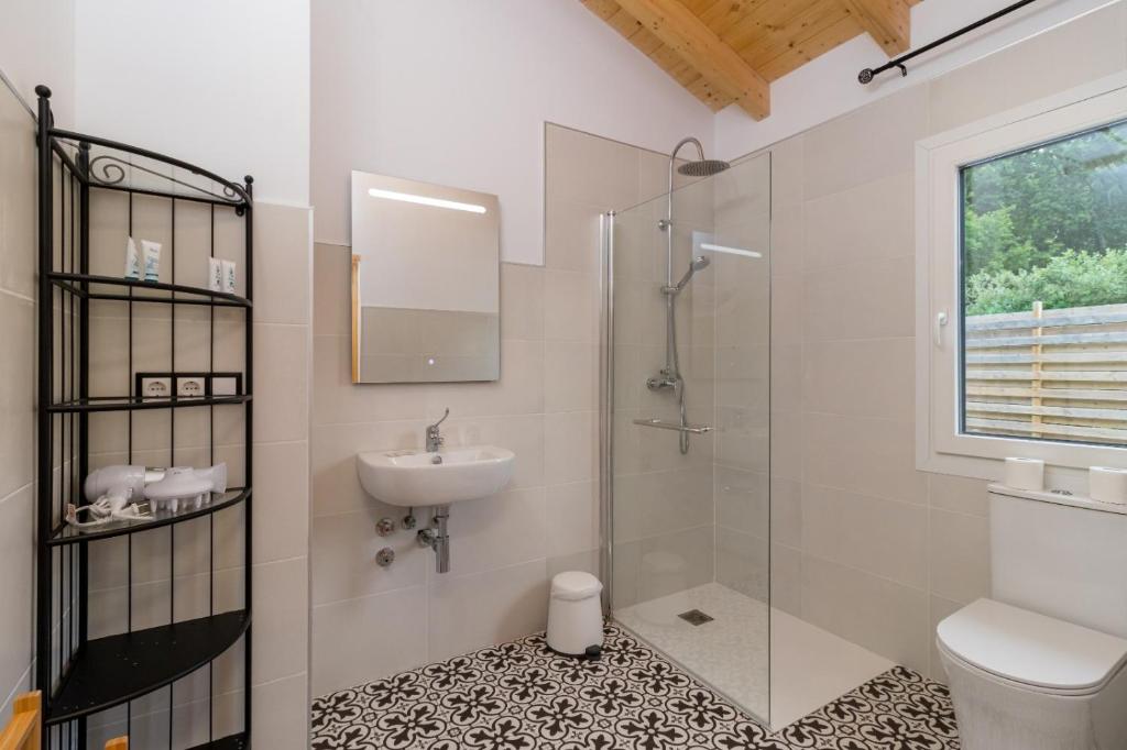 Koupelna v ubytování Apartamentos El Bosque De Cubas