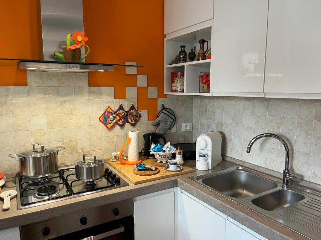 Kuchyňa alebo kuchynka v ubytovaní AVD - La Nuova Casa di Nonna