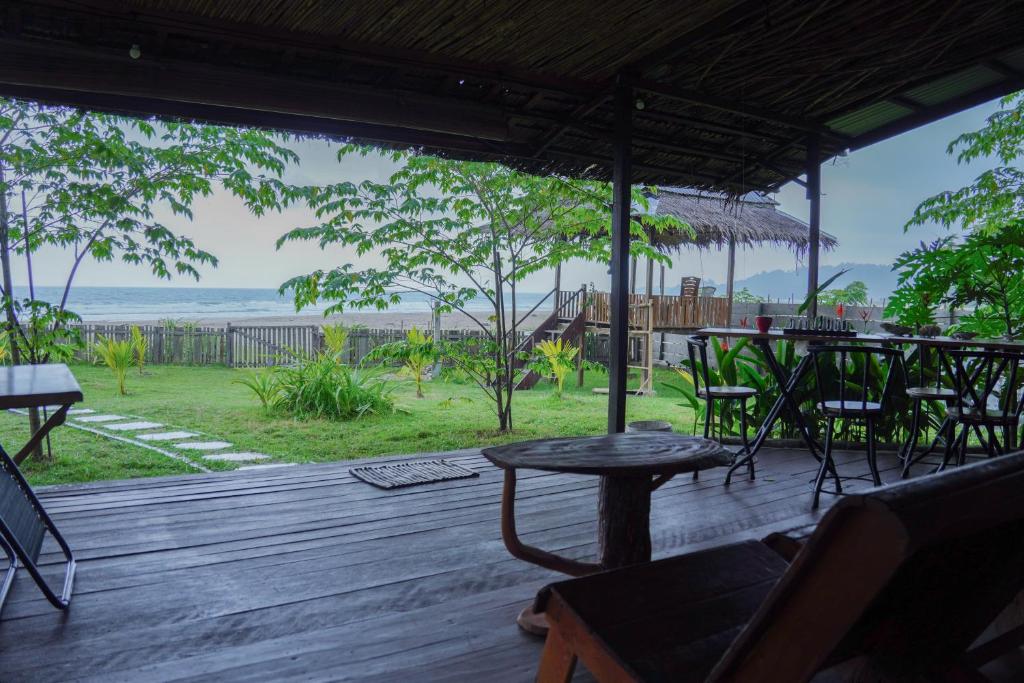 Zahrada ubytování Momos Surf Shack