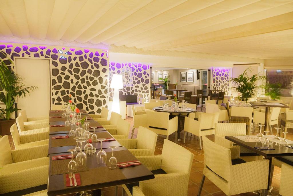 A seating area at Puerto Azul Marbella