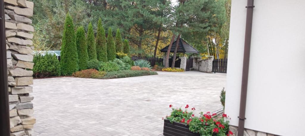 a courtyard with a gazebo in a garden at Zacisze in Rozalin