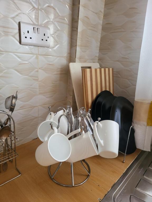 Příslušenství pro přípravu čaje a kávy v ubytování G&G Executive Homes Pipeline Nakuru