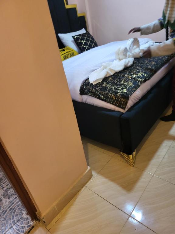 Postel nebo postele na pokoji v ubytování G&G Executive Homes Pipeline Nakuru