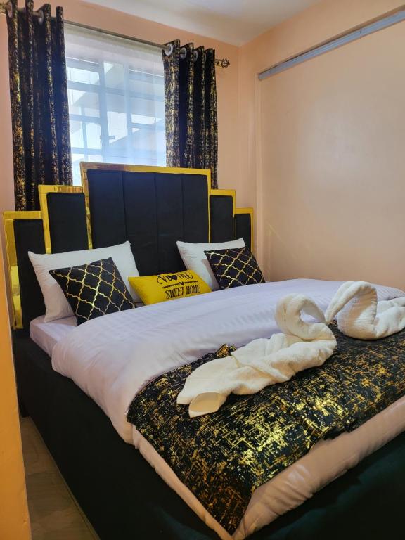 Postel nebo postele na pokoji v ubytování G&G Executive Homes Pipeline Nakuru