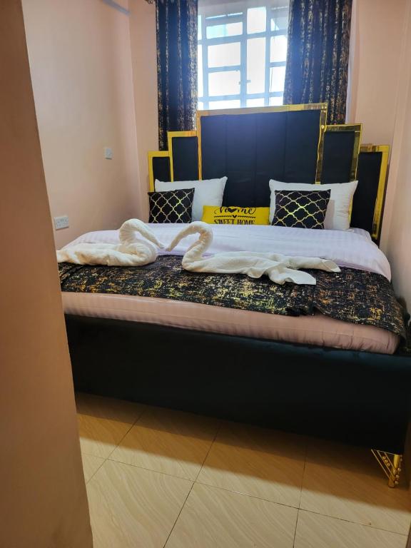 Postel nebo postele na pokoji v ubytování G&G Executive Homes Pipeline Nakuru