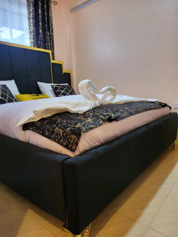 Postel nebo postele na pokoji v ubytování G&G Executive Homes Pipeline Nakuru