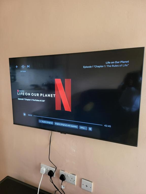 TV a/nebo společenská místnost v ubytování G&G Executive Homes Pipeline Nakuru