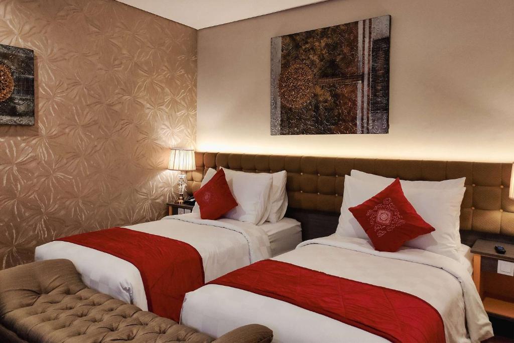 Postel nebo postele na pokoji v ubytování Ramada by Wyndham Yogyakarta