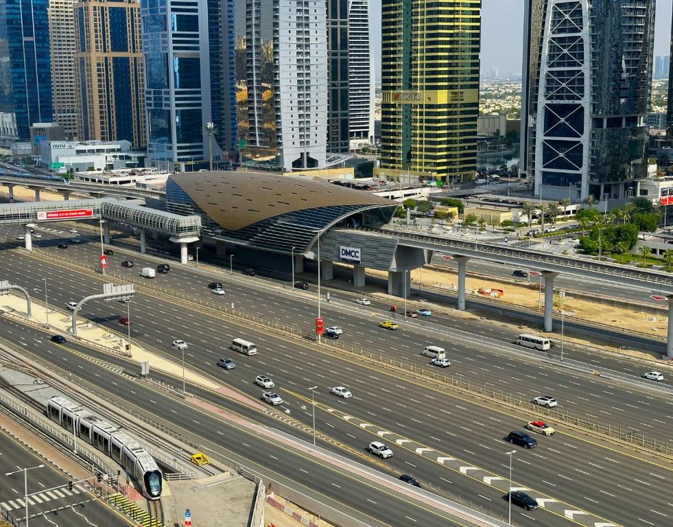 Nespecifikovaný výhled na destinaci Dubaj nebo výhled na město při pohledu z apartmánu