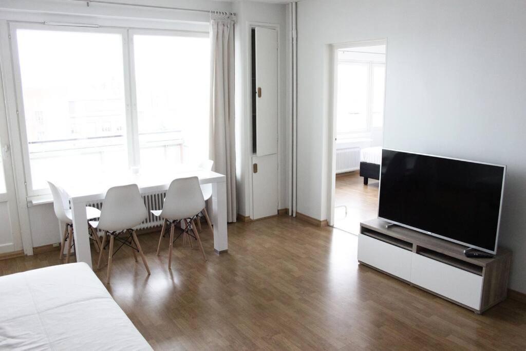 TV a/nebo společenská místnost v ubytování Norden Homes City Centre 2-Bedroom Apartment