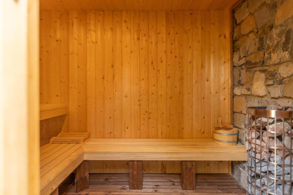 Fotografie z fotogalerie ubytování L'Antre d'Eux - Suite avec sauna et jacuzzi v destinaci Senenne