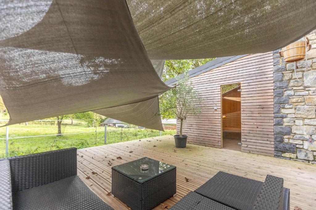 Fotografie z fotogalerie ubytování L'Antre d'Eux - Suite avec sauna et jacuzzi v destinaci Senenne
