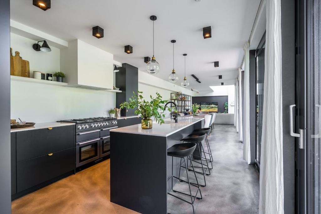 Kuchyň nebo kuchyňský kout v ubytování Glass House