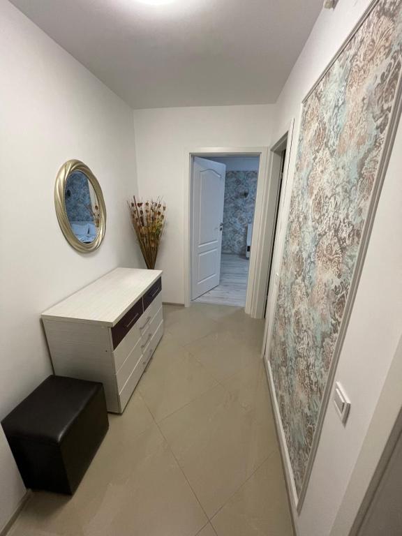 a hallway with a desk and a mirror at Garsoniera Cristina in Bucharest