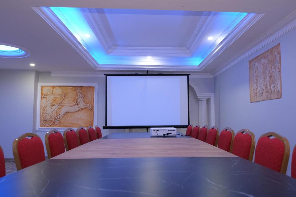 The business area and/or conference room at The Marine Hotel