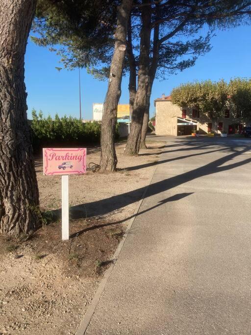 a pink sign sitting on the side of a street at Studio «  Lisbonne » à Avignon in Avignon