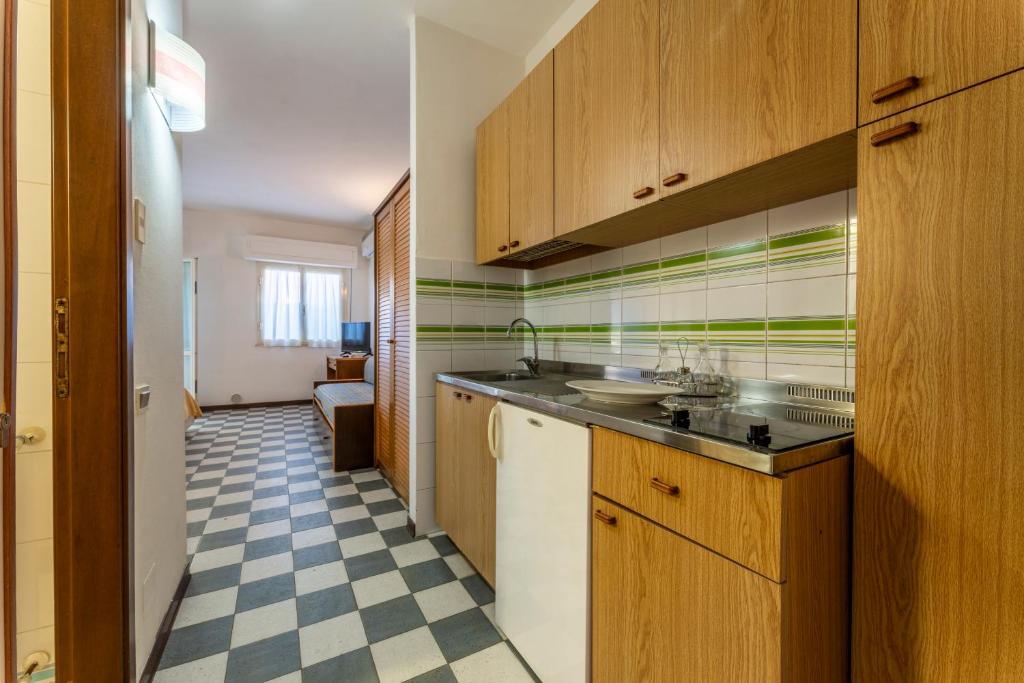Kuchyň nebo kuchyňský kout v ubytování Giannella Beach Residence Apartment