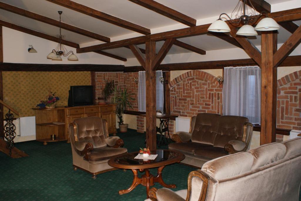 TV a/nebo společenská místnost v ubytování Hotel & Caffe Silesia