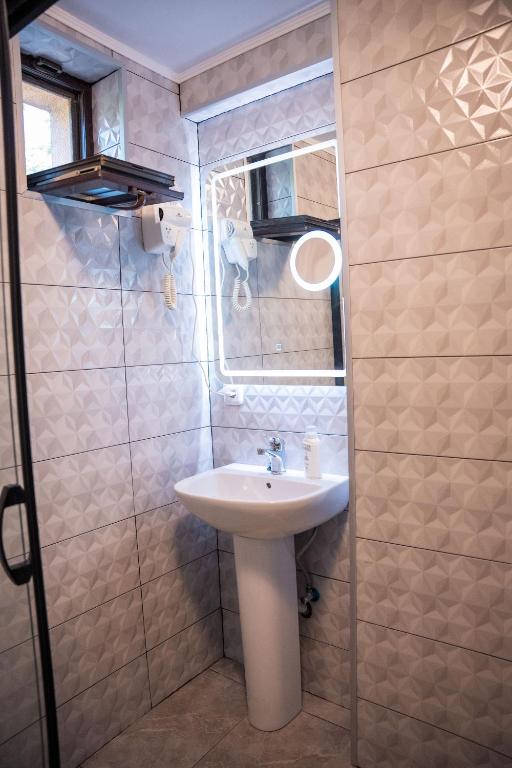 Koupelna v ubytování Hotel Cantemir