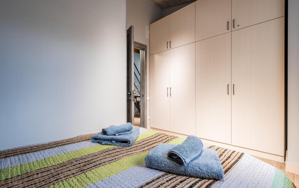 Postel nebo postele na pokoji v ubytování Roshka 2 BD Apart 501