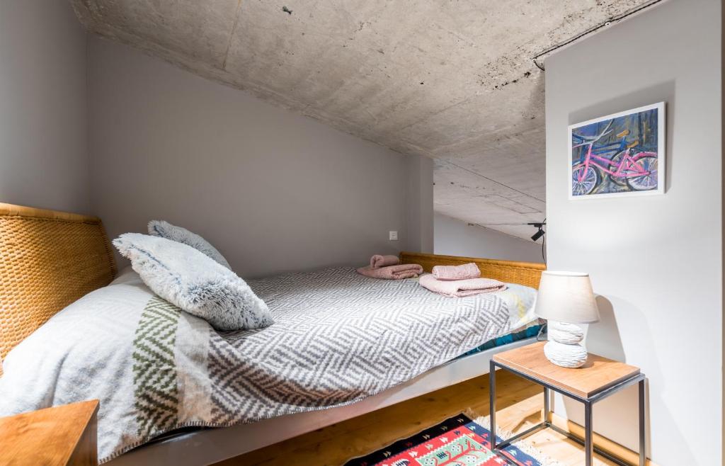 Postel nebo postele na pokoji v ubytování Roshka 2 BD Apart 501