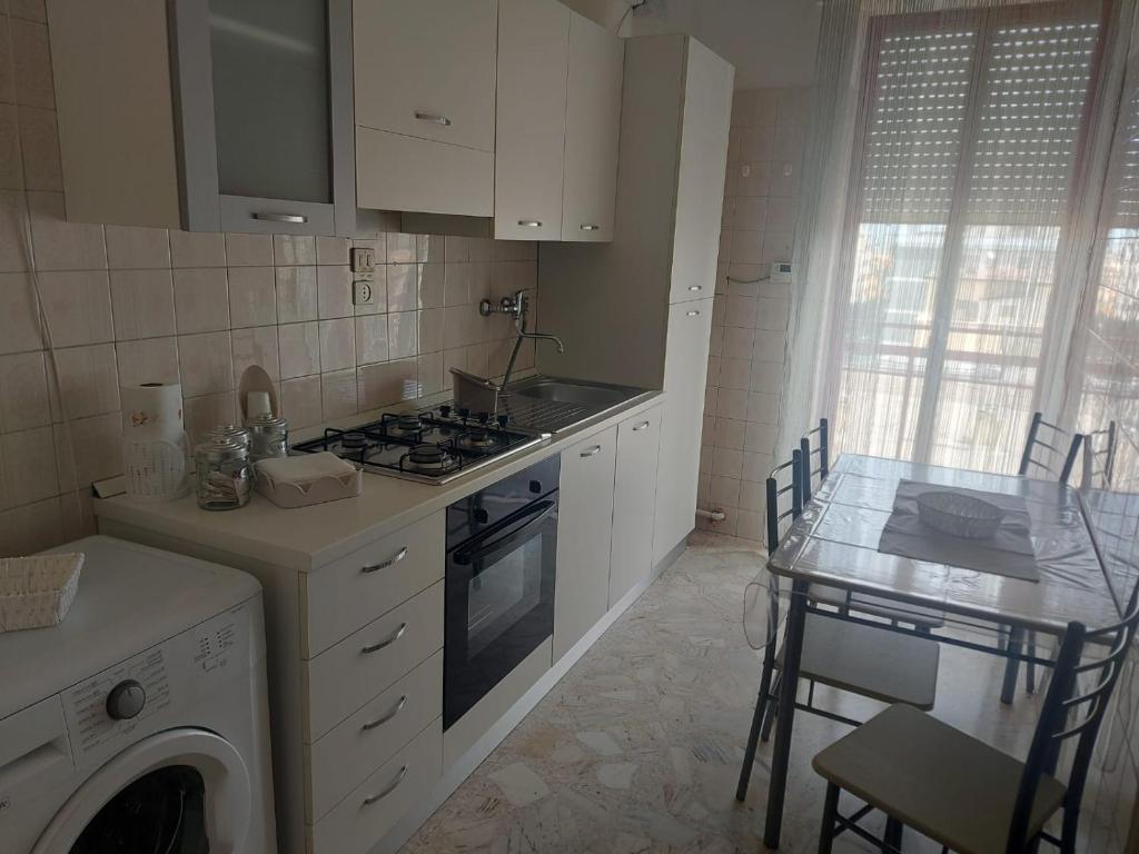 Kuchyň nebo kuchyňský kout v ubytování Luciana's home