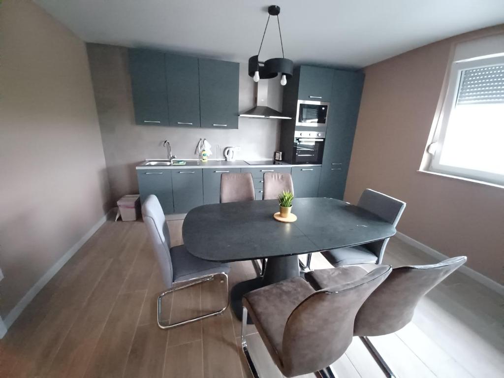 Kuchyň nebo kuchyňský kout v ubytování Apartman Noel