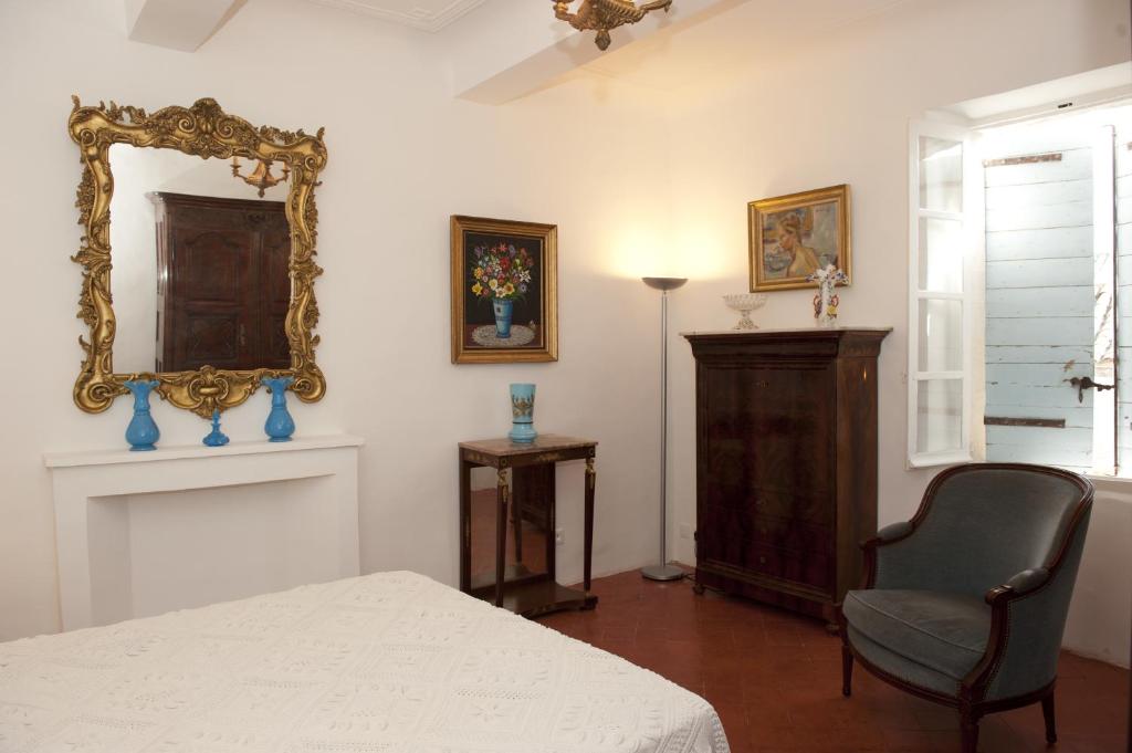 La Maison du Peintre en Provence - Comfort Double Room With Private External Toilet