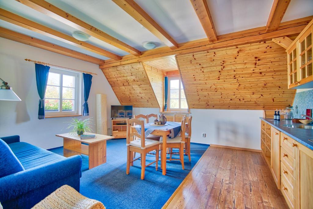Apartmán-Hotel Jítravský Dvorec - Appartamento Con Tre Camere Da Letto
