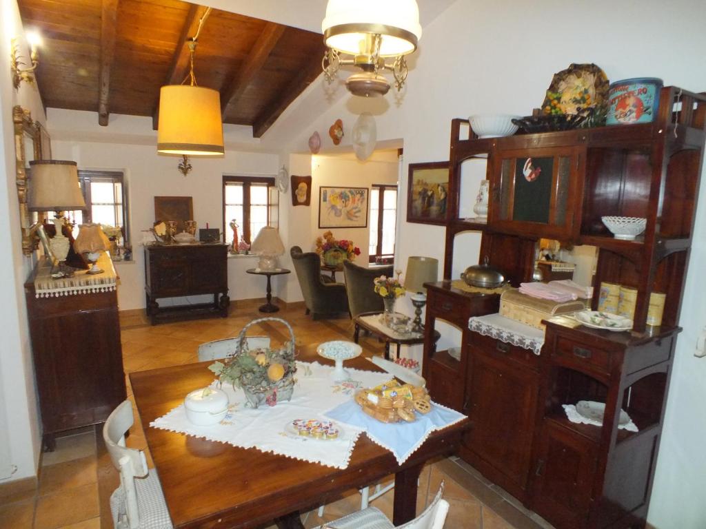 a large living room with a table and chairs at La Chicca in Carrara