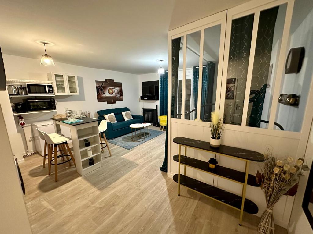 a living room with a kitchen and a living room with aurymarked at Appartement avec vue sur jardin Paris-Disney-Parking privé 'PKN MEAUX' in Meaux