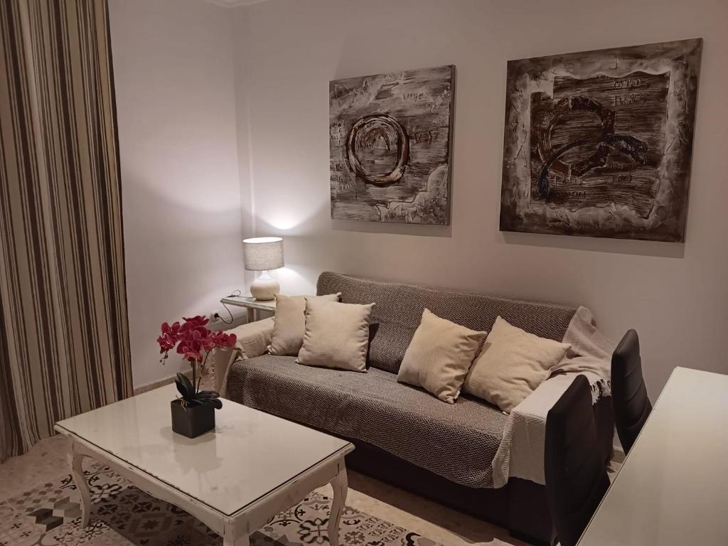 a living room with a couch and a table at CENTRO ANTEQUERA Apartamento Las Recoletas in Antequera