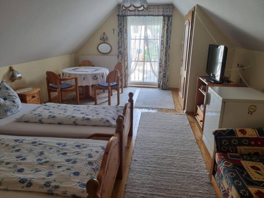 Postel nebo postele na pokoji v ubytování 2 Zimmer Wohnung in Thermennähe für 4 Personen
